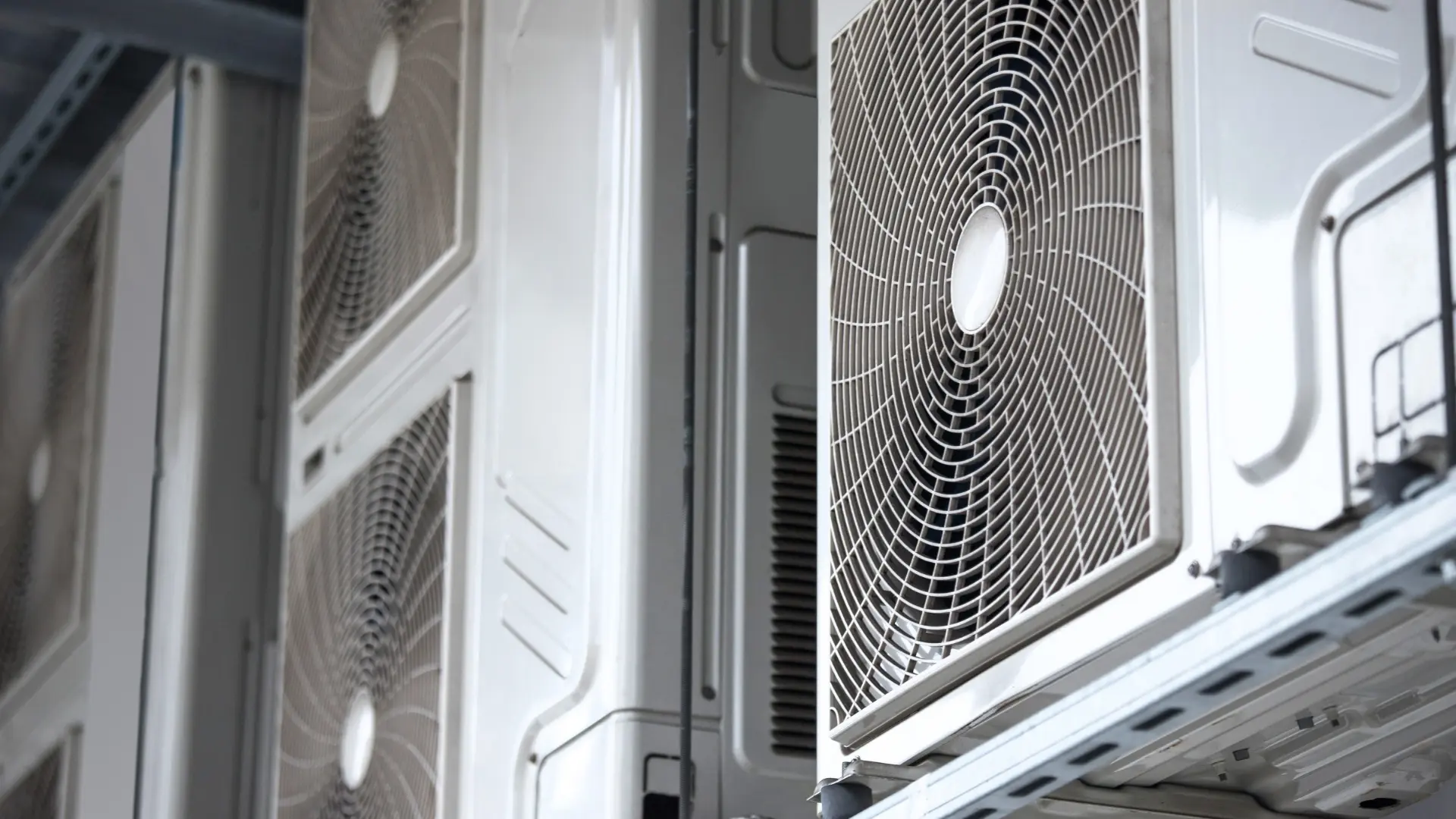 屋外に設置された空調室外機